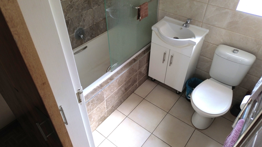 2 Bedroom Property for Sale in Kabega Park Eastern Cape